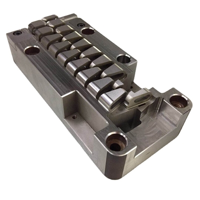 Cavidad de la base del molde de la perforación del metal precioso EDM de las piezas de la máquina del torno del CNC S136