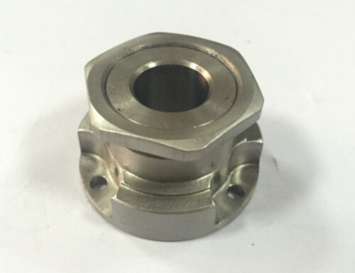 Las piezas de torneado de acero inoxidables del CNC cubren con cinc la aleación a presión las piezas de la fundición para las piezas de automóvil