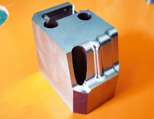 Las piezas del molde de la precisión del hardware moldean base mueren cavidad de los útiles