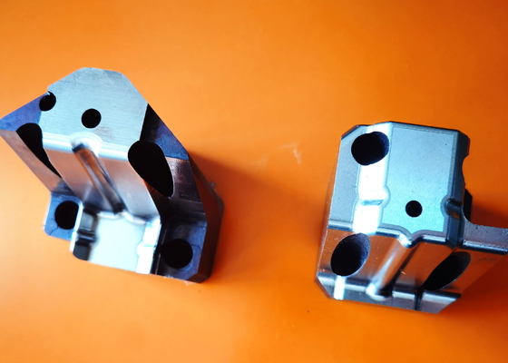 Las piezas del molde de la precisión del hardware moldean base mueren cavidad de los útiles