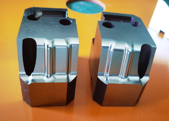 Las piezas del molde de la precisión del hardware moldean base mueren cavidad de los útiles