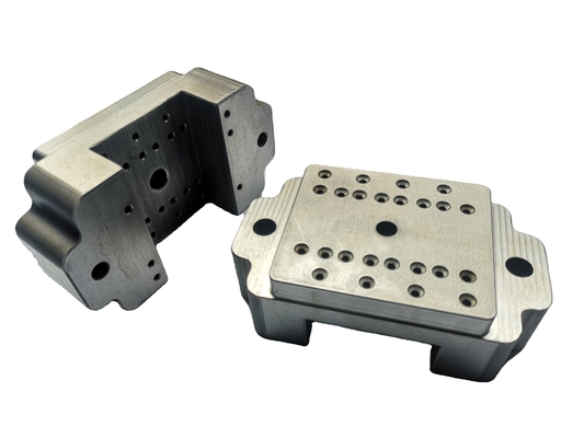 Las piezas que muelen de aluminio de cobre amarillo Chrome del CNC el chorreo de arena del niquelado